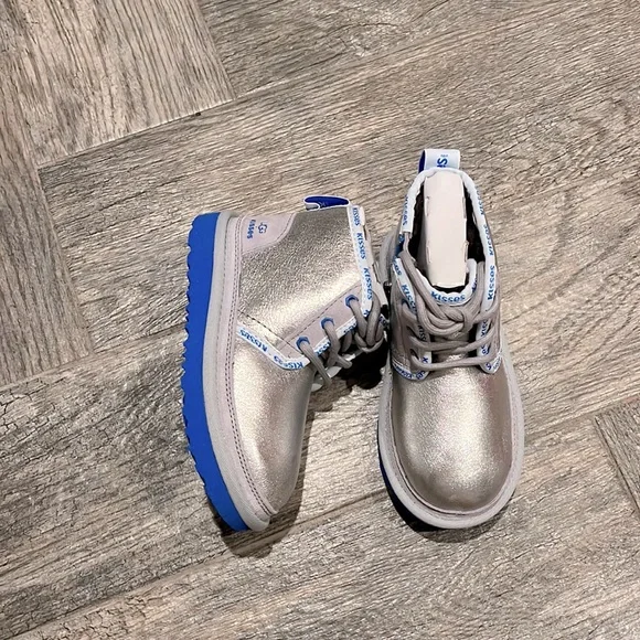 UGG | Shoes | Ugg X Hersheys Kisses Neumel Boots Silver  display picture 2
